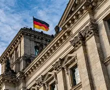 关于德国杯集结日走向成谜；克里夫兰骑士迎来里程碑；话题不断；年轻球员得到机会的信息