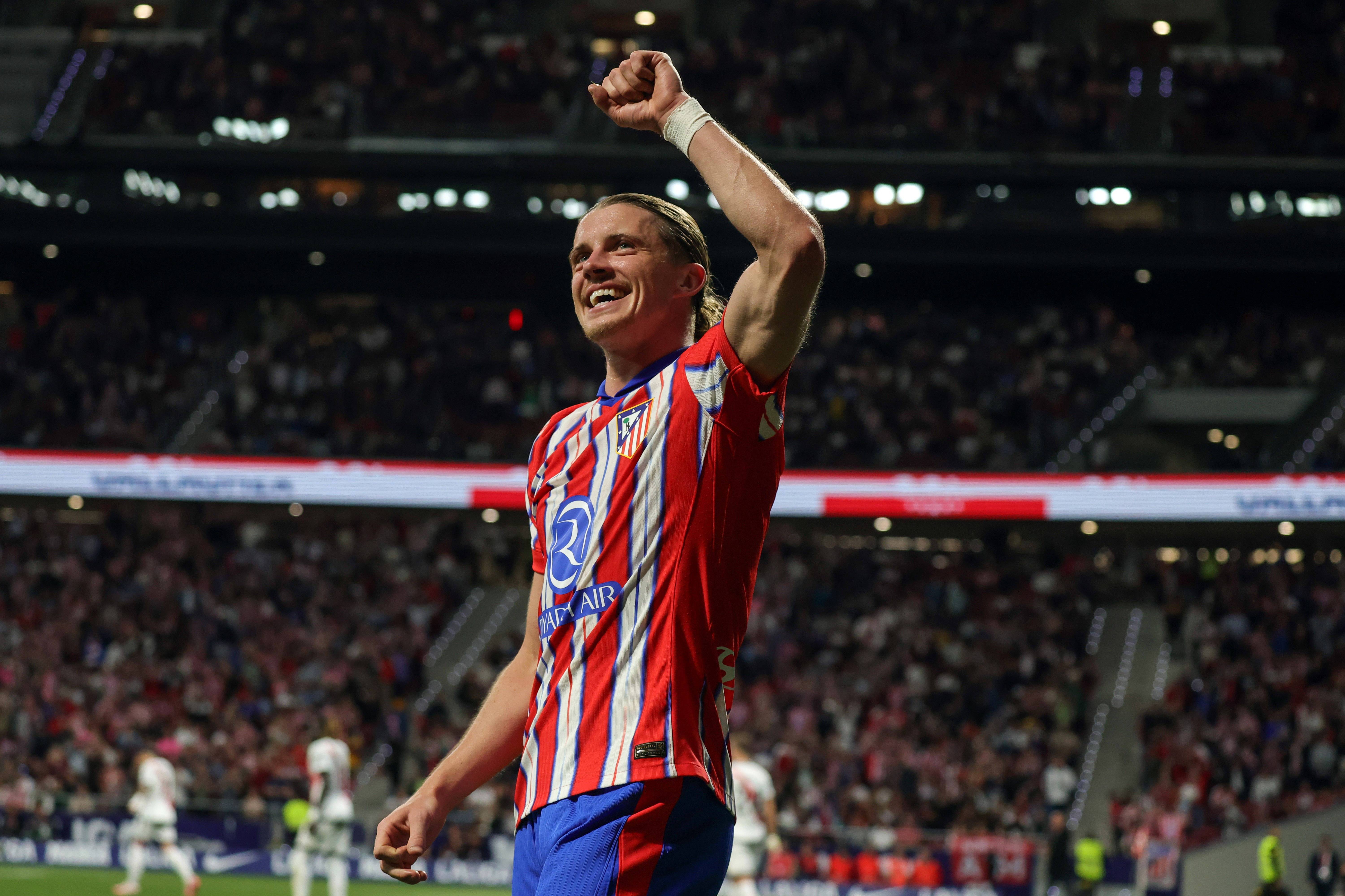 包含中超转会期走向成谜，曼联止住颓势，管理层满意，资深球员宣示担当的词条